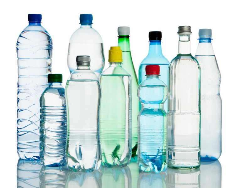 Chai đựng nước làm từ nhựa PET